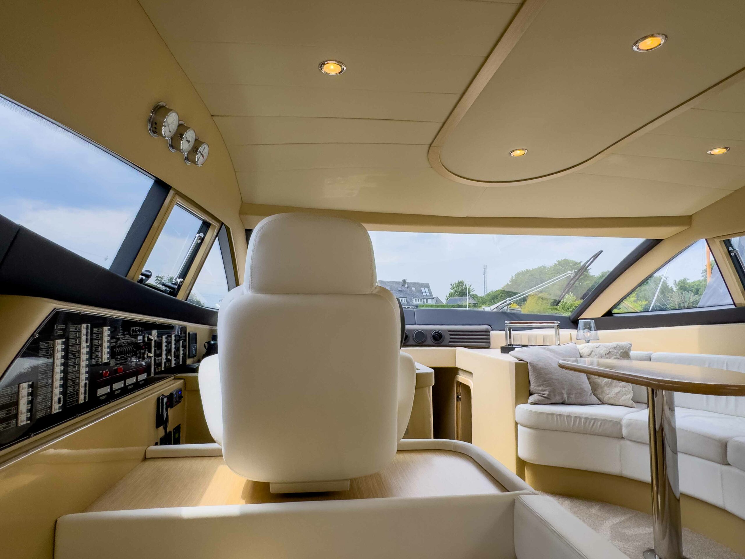 foto: 6 Ferretti Yachts 550