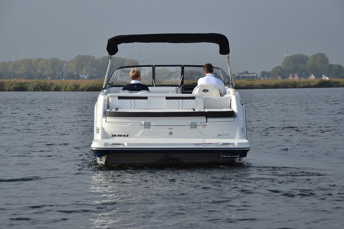 foto: 7 Sea Ray Sun Sport 250