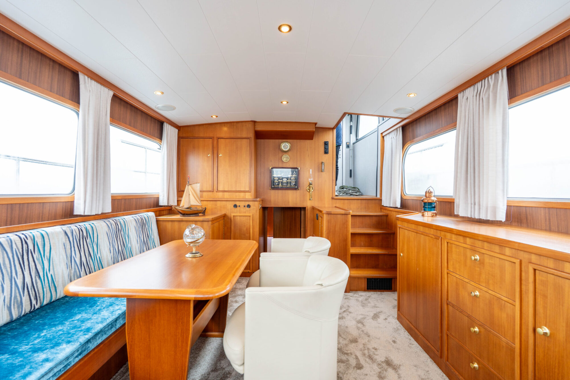 foto: 4 Pieter Beeldsnijder Pieter Beeldsnijder Spiegelkotter 15.00 VS