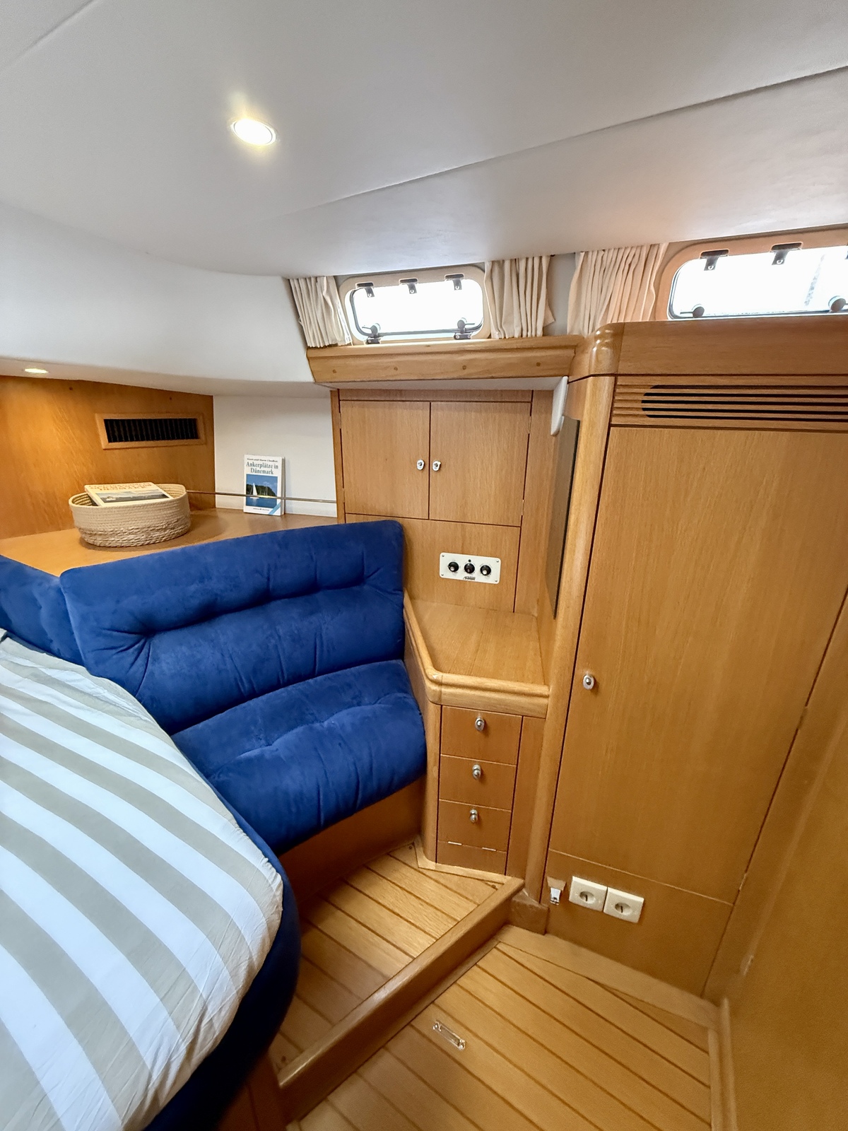 foto: 4 Oyster 45 Deck Saloon