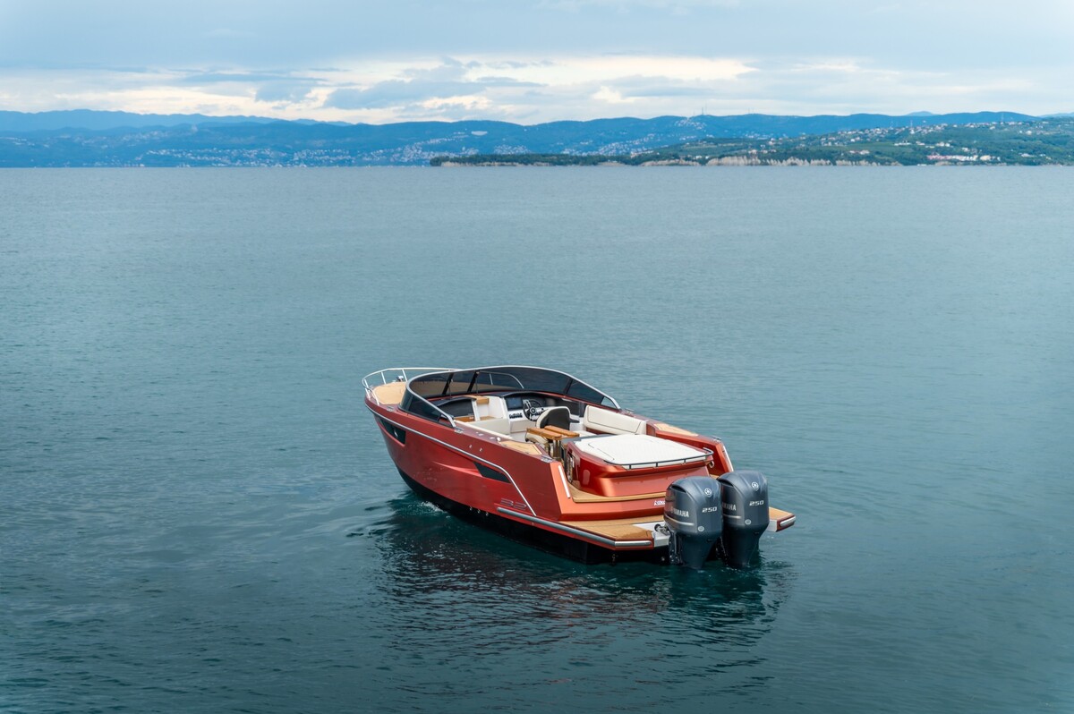 foto: 4 Alfastreet Marine 32 Cabin Sport - Outboard Series