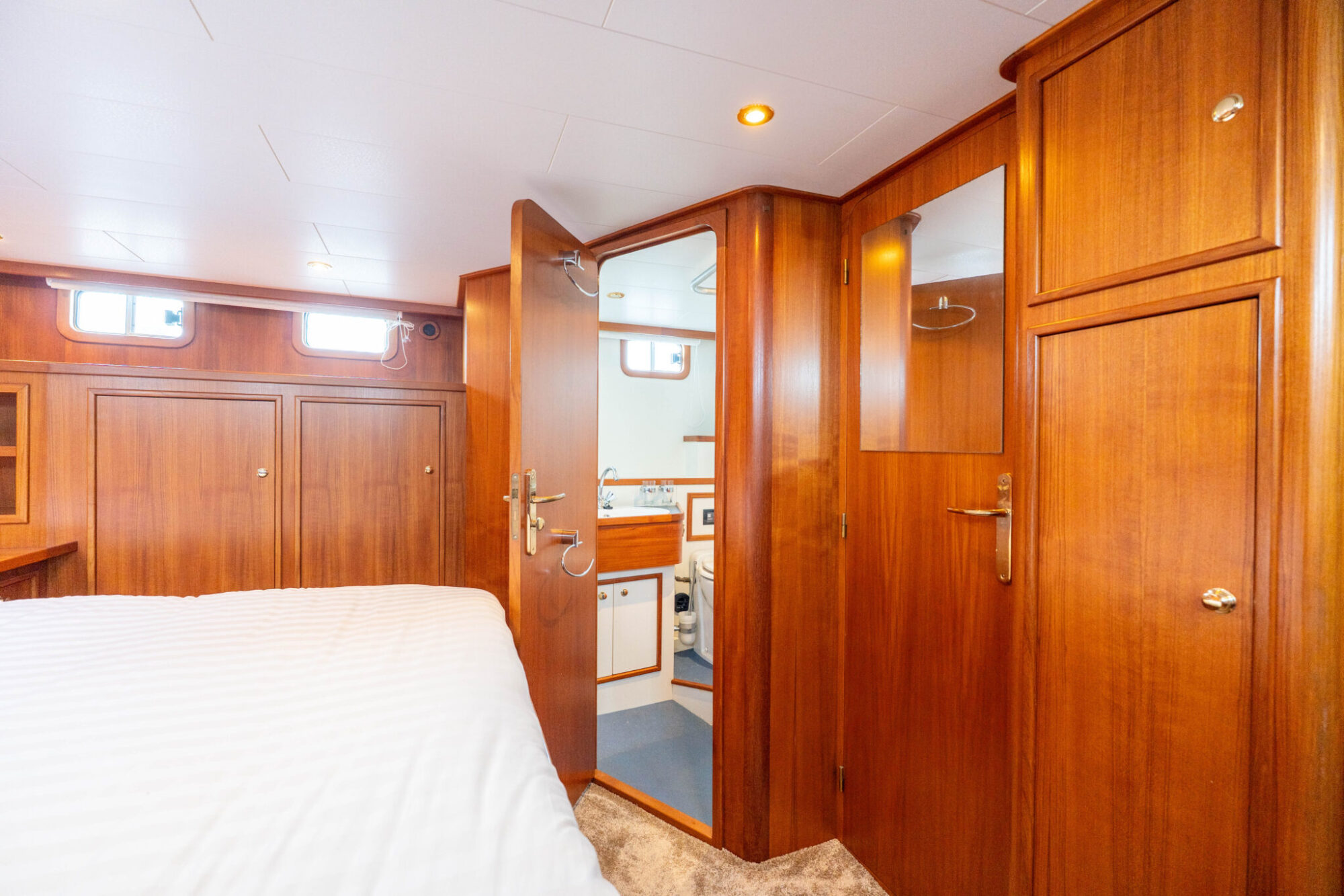 foto: 5 Pieter Beeldsnijder Pieter Beeldsnijder Spiegelkotter 15.00 VS