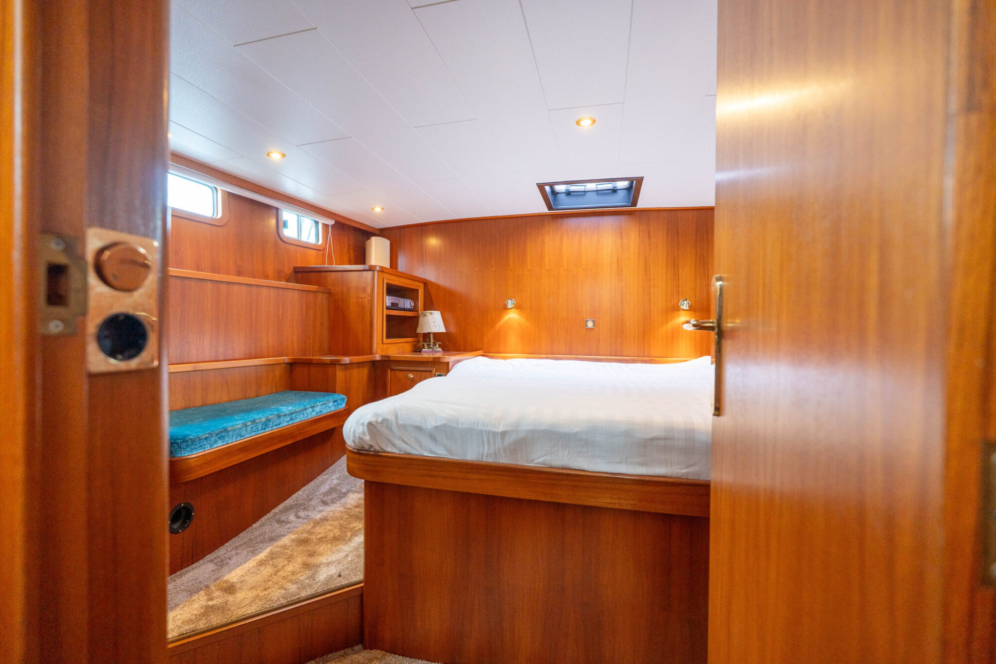 foto: 6 Pieter Beeldsnijder Pieter Beeldsnijder Spiegelkotter 15.00 VS