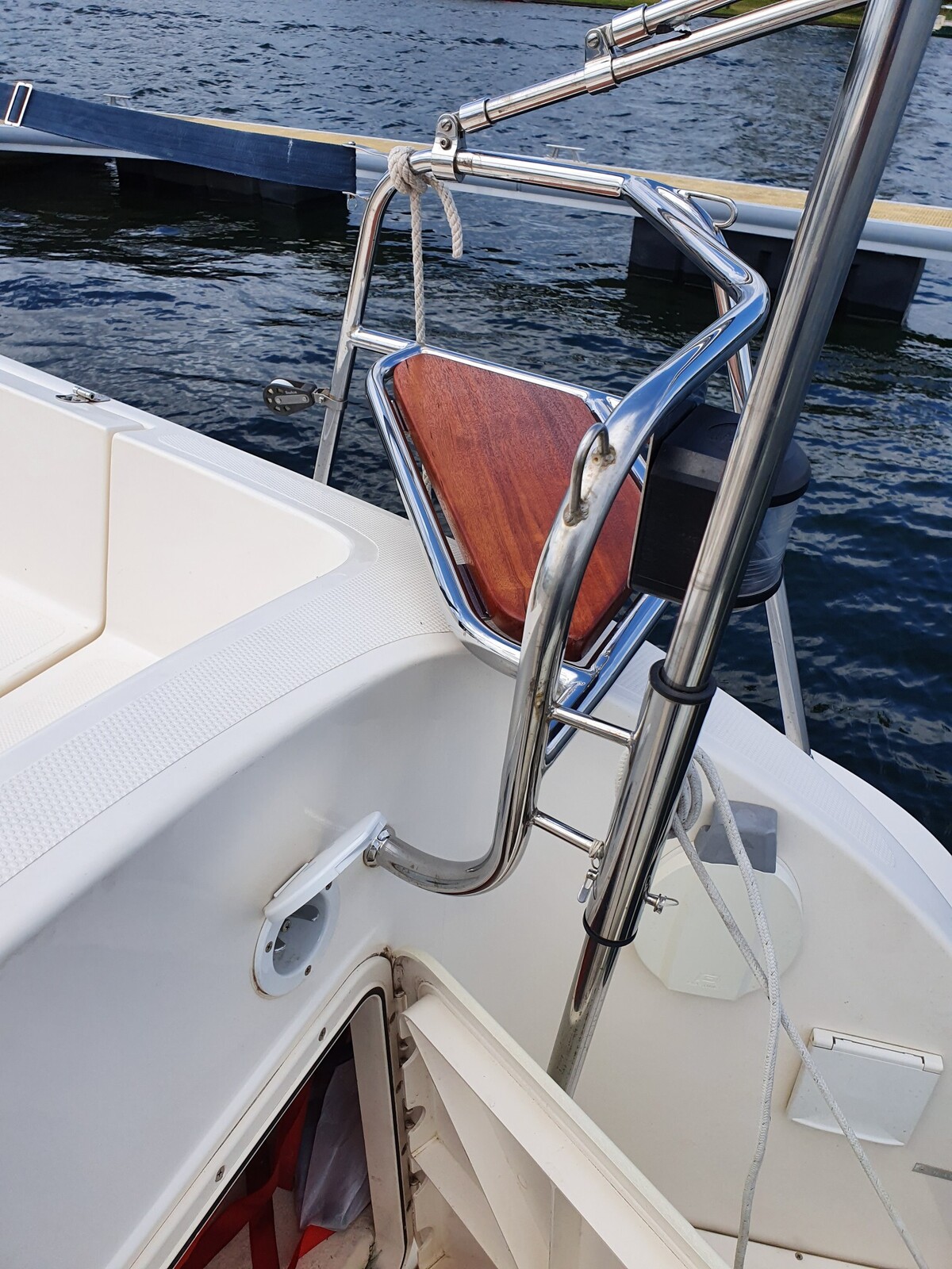 foto: 25 Odin  Nova 820
