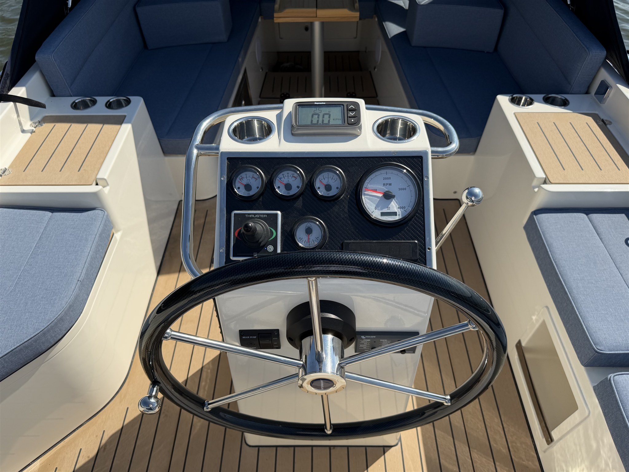 foto: 5 Interboat Intender 750 Cabin