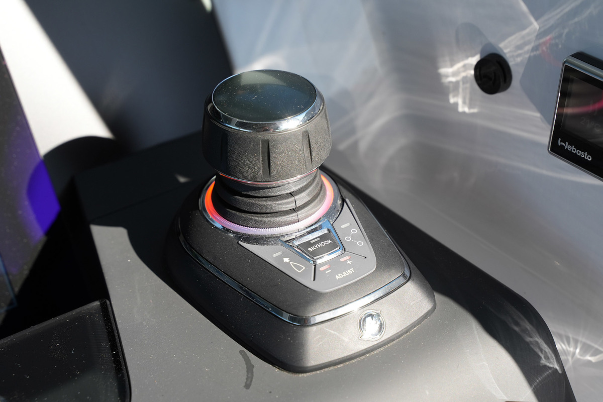 foto: 8 Axopar  37 XC Cross Cabin Mediterrana Edition