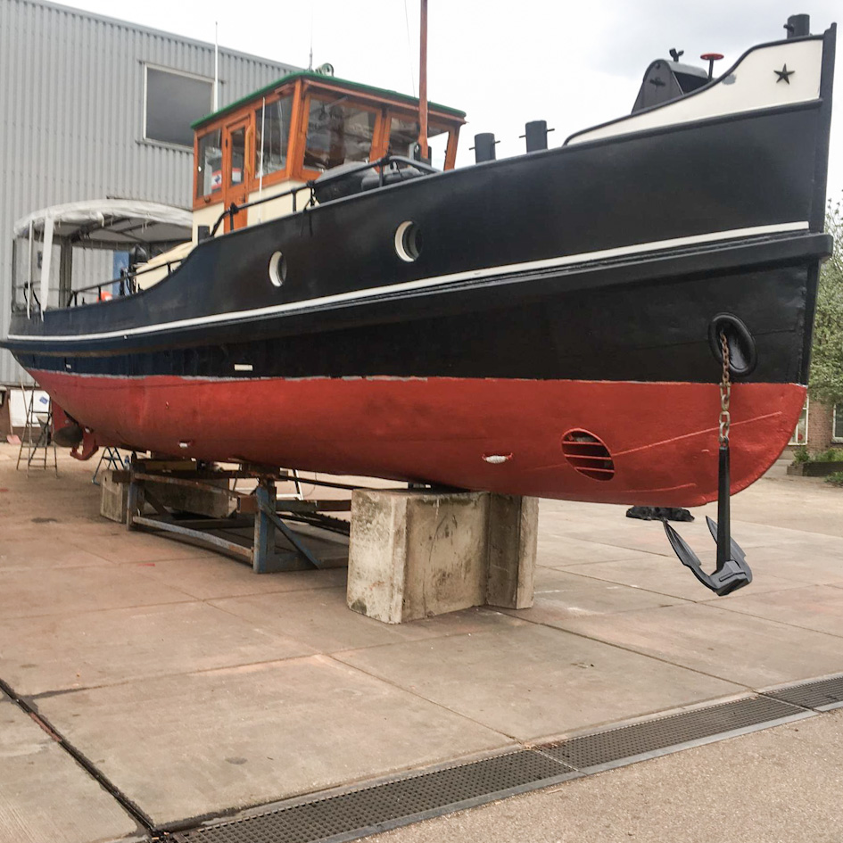 foto: 47 Motorsleepboot Carbon 15.63 met CBB