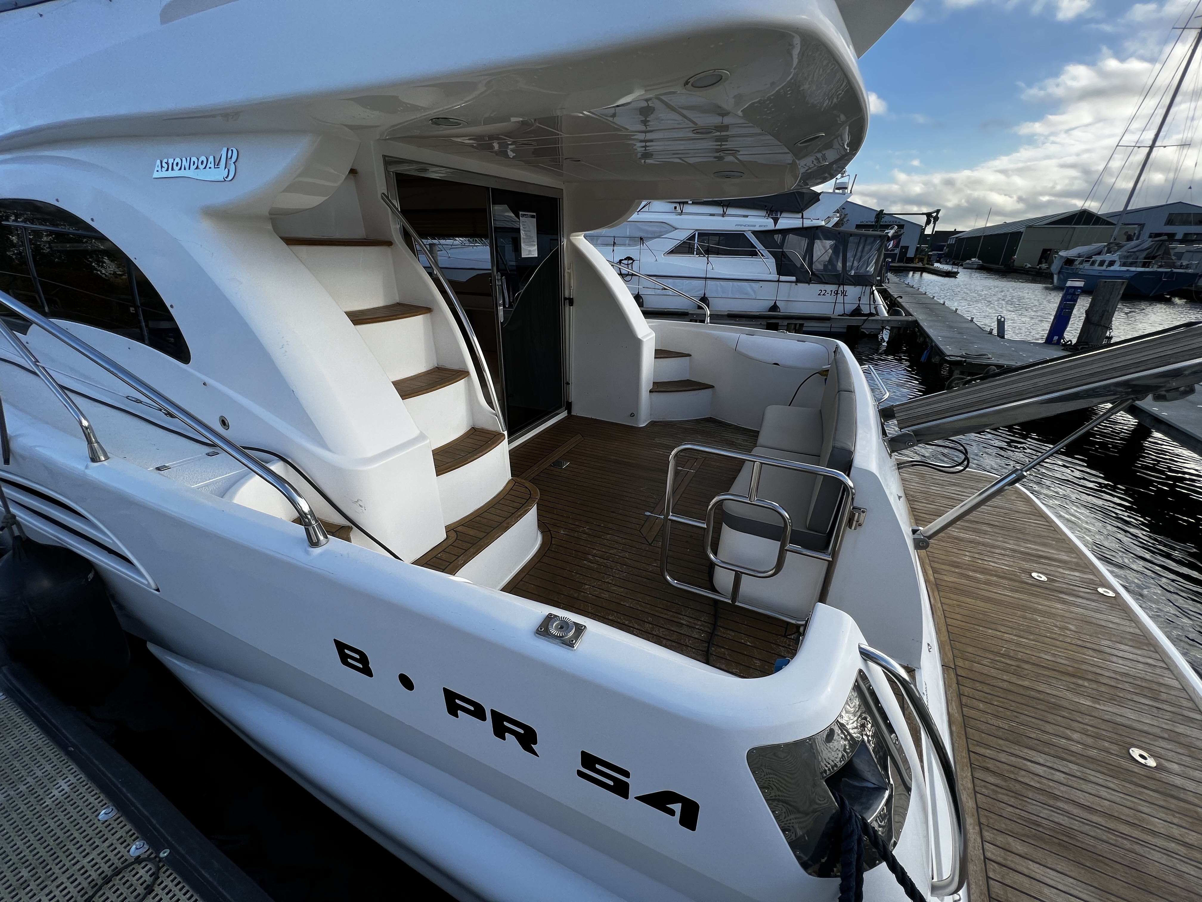 foto: 6 Astondoa  43 GLX