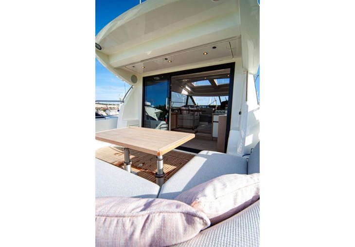 foto: 4 Prestige 460 Fly