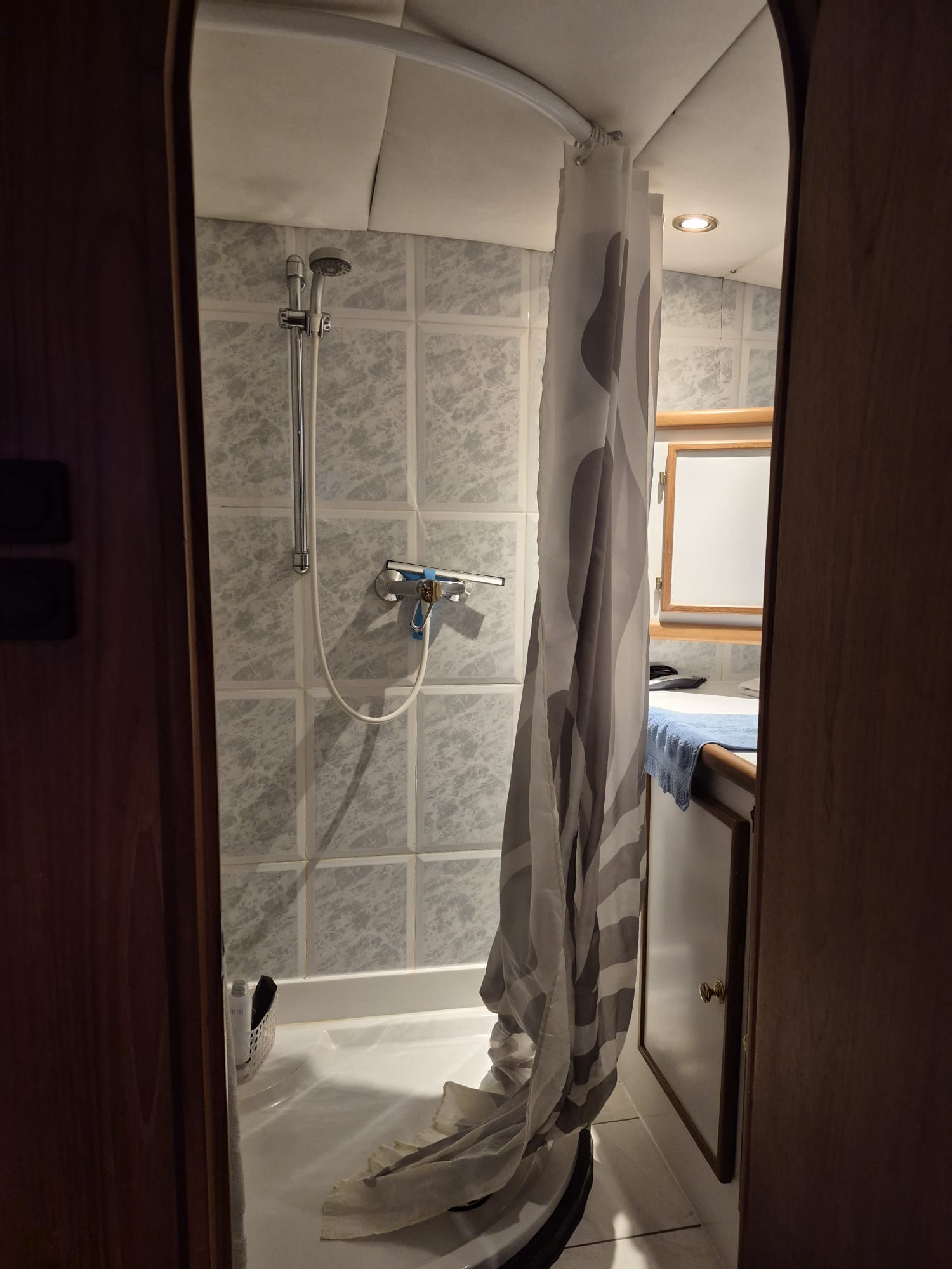 foto: 21 Valk  Voyager ( Woonboot )