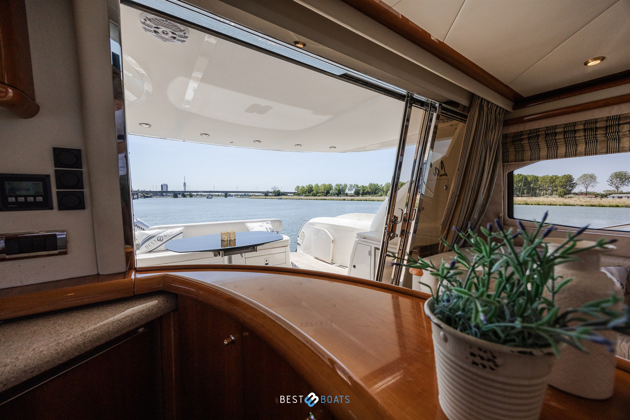 foto: 5 Sunseeker Manhattan 64