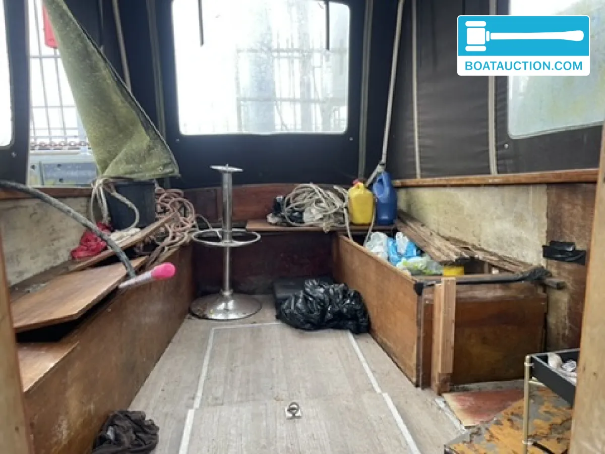 Cabin boat 800
