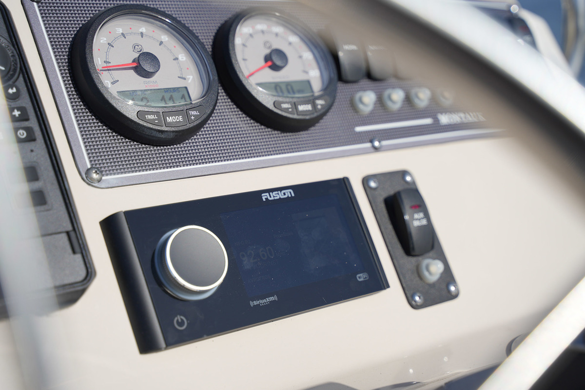 foto: 6 Boston Whaler 210 Montauk