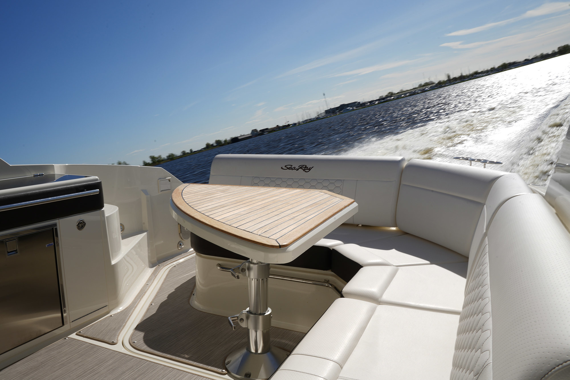 foto: 5 Sea Ray Sundancer 320