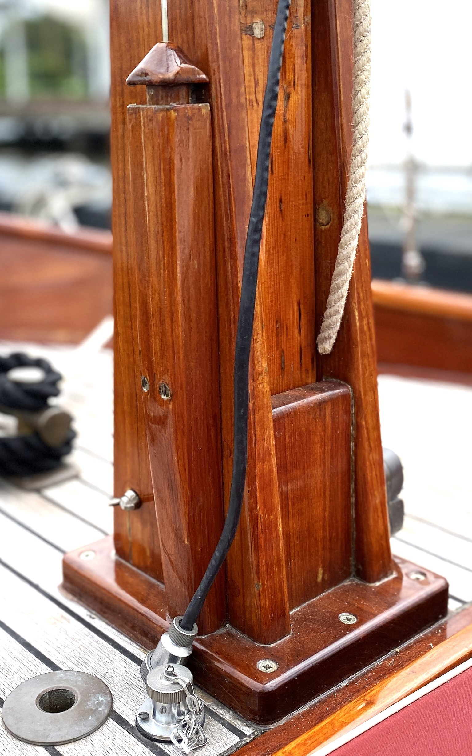 foto: 4 Scherpel Kajuitsloep Teak/ Mahonie