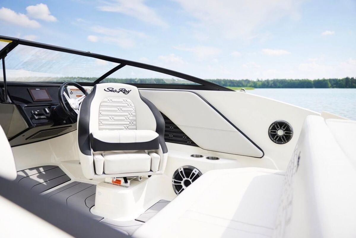 foto: 28 Sea Ray SPX 190 Nieuw Model (Harlow Coconut Bekleding)