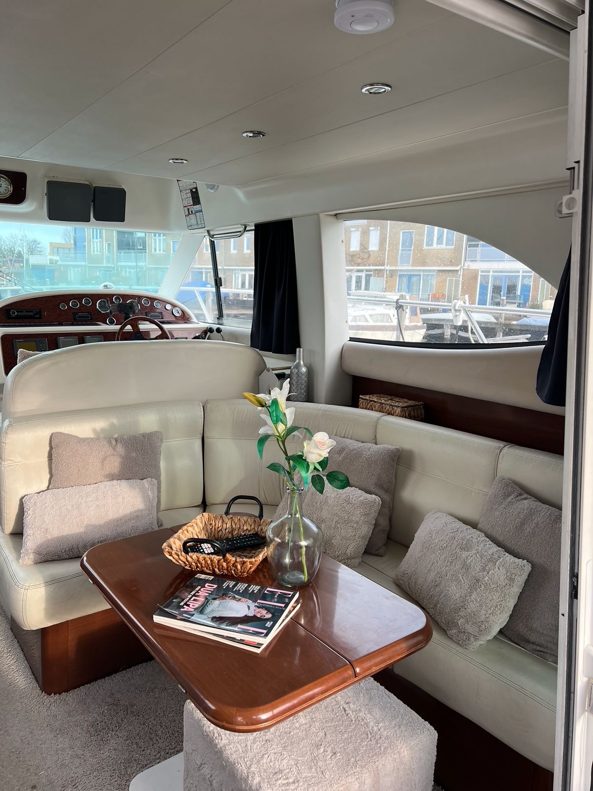 foto: 5 Jeanneau Prestige 36 Fly