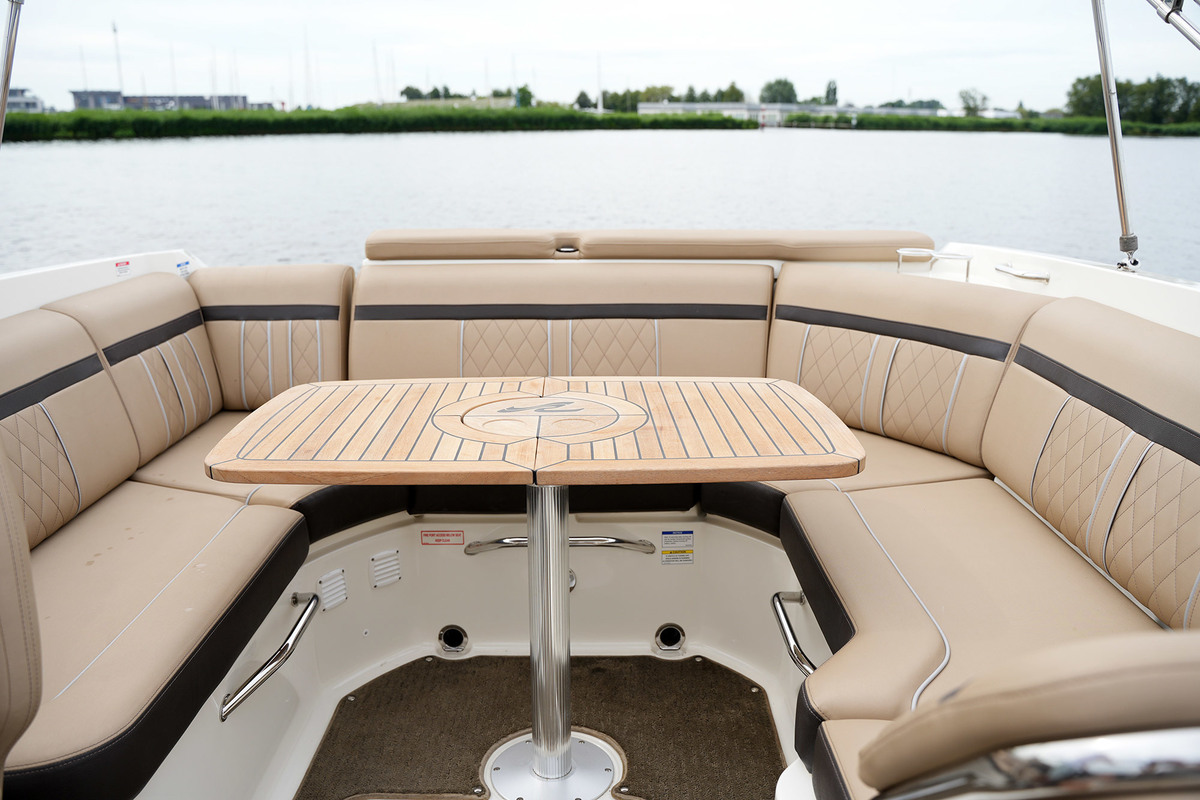 foto: 4 Sea Ray Sun Sport 250