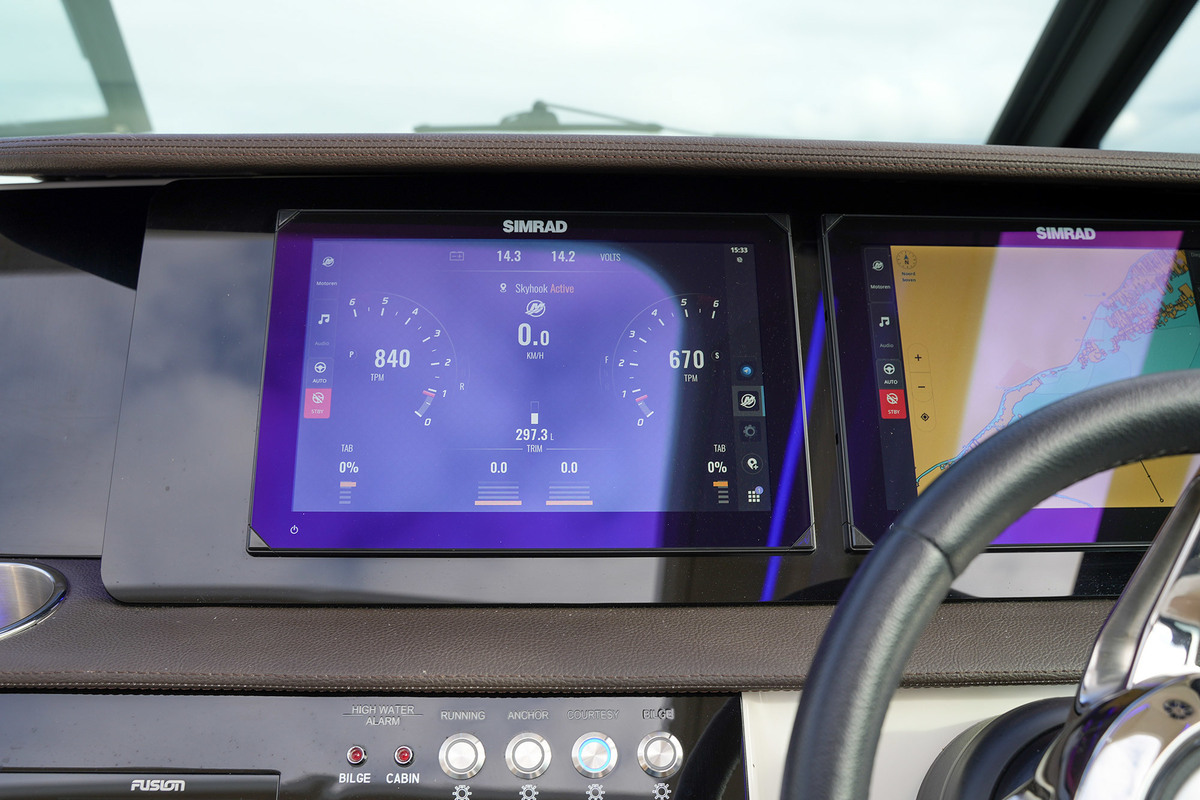 foto: 5 Sea Ray Sundancer 320