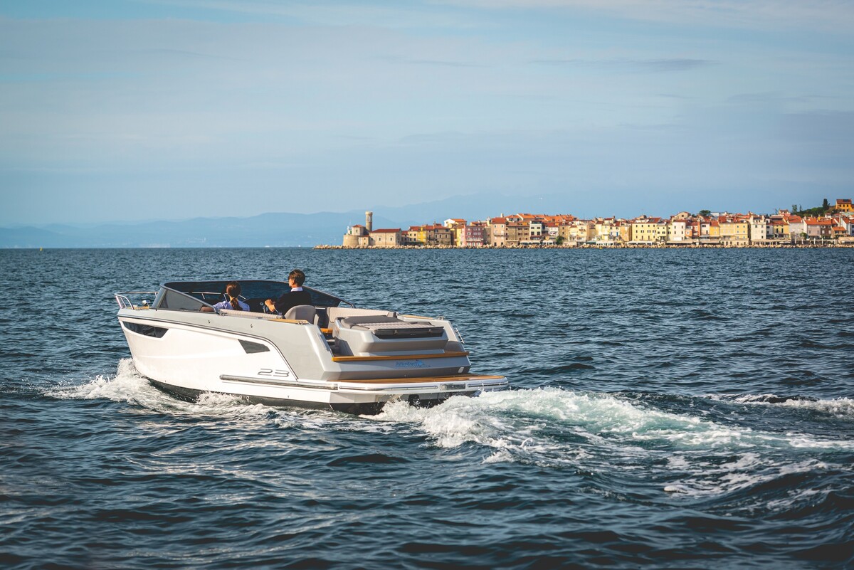 foto: 5 Alfastreet Marine 23 Cabin Evolution Electric