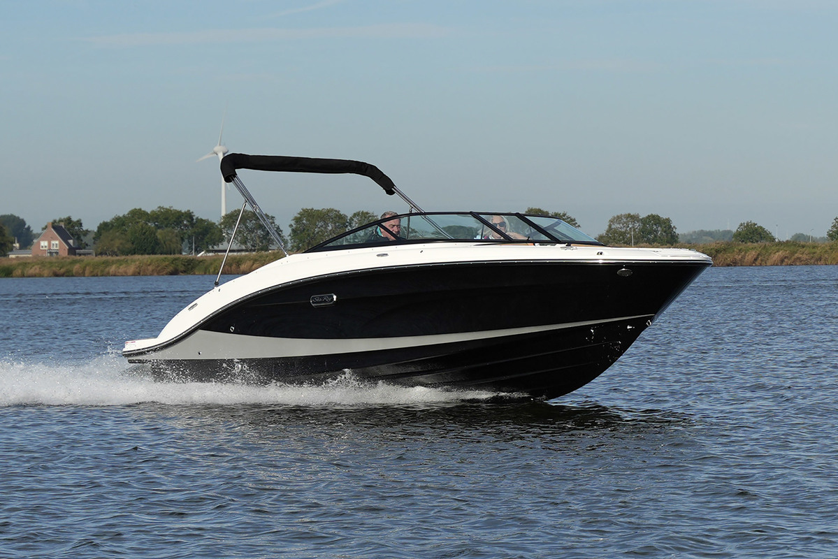 foto: 5 Sea Ray SPX 210