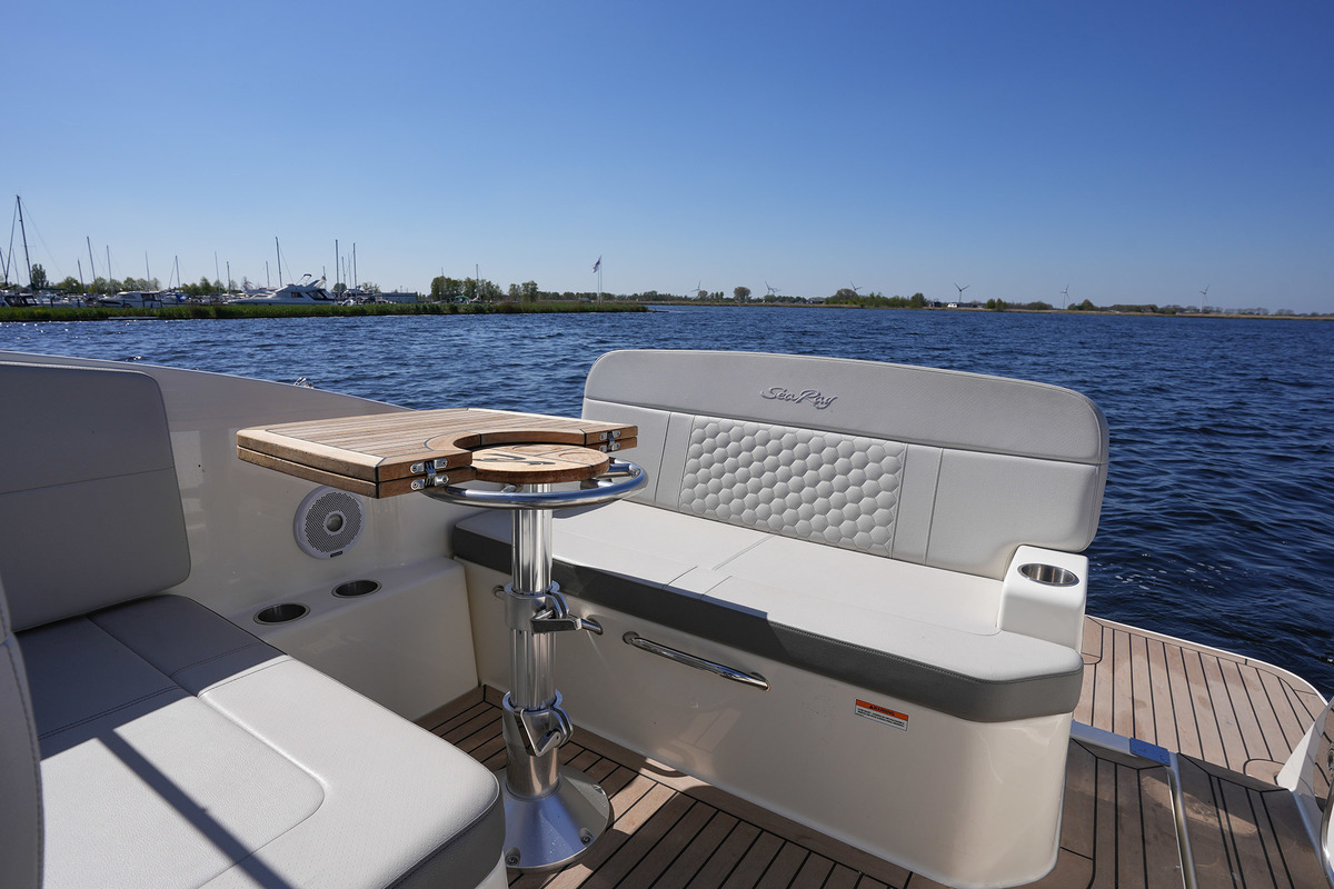 foto: 9 Sea Ray Sundancer 265