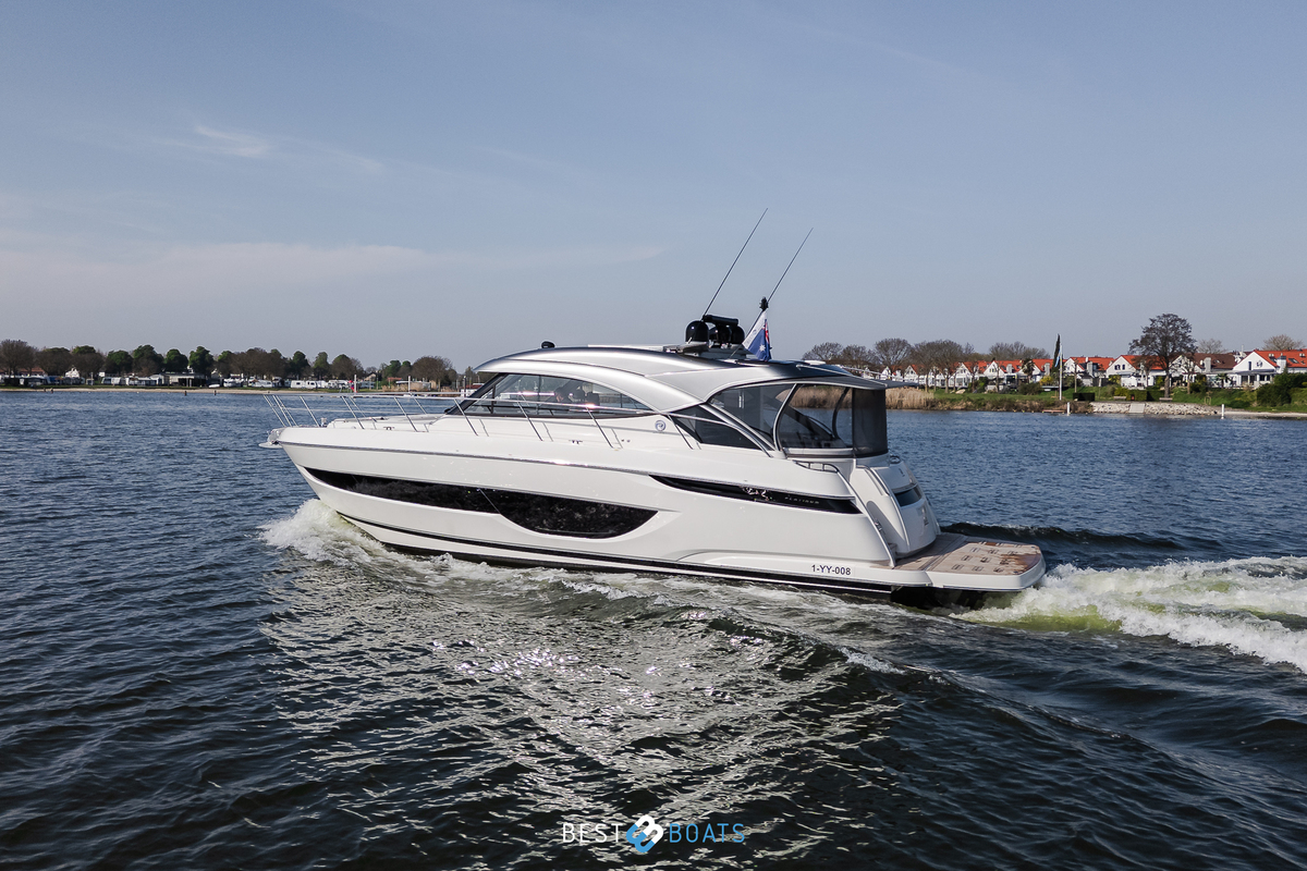 foto: 7 Riviera 4600 SPORT YACHT-PLATINUM EDITION