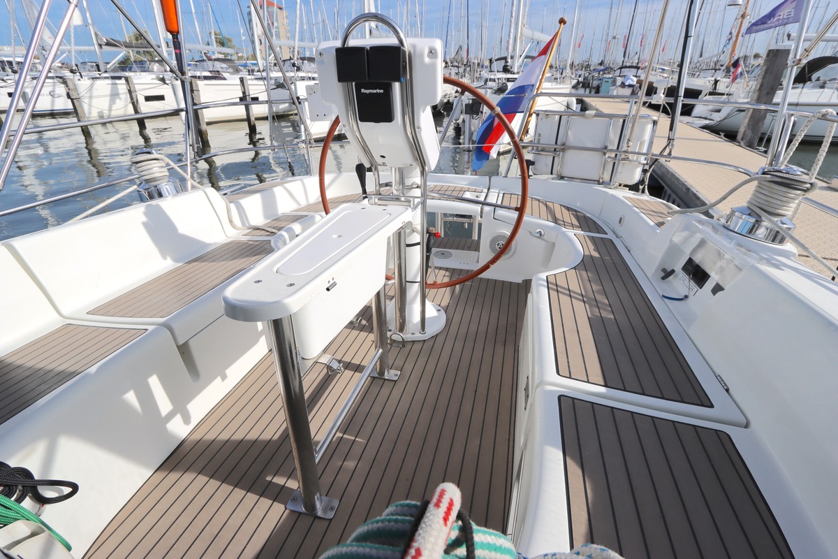 foto: 11 Beneteau Oceanis 423 Clipper 