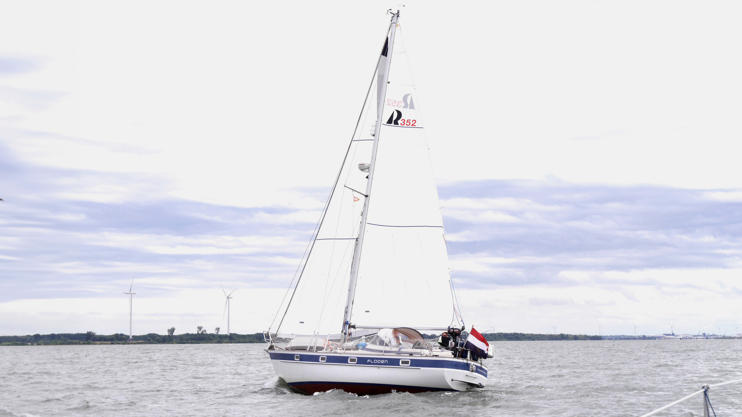 foto: 5 Hallberg-Rassy 352