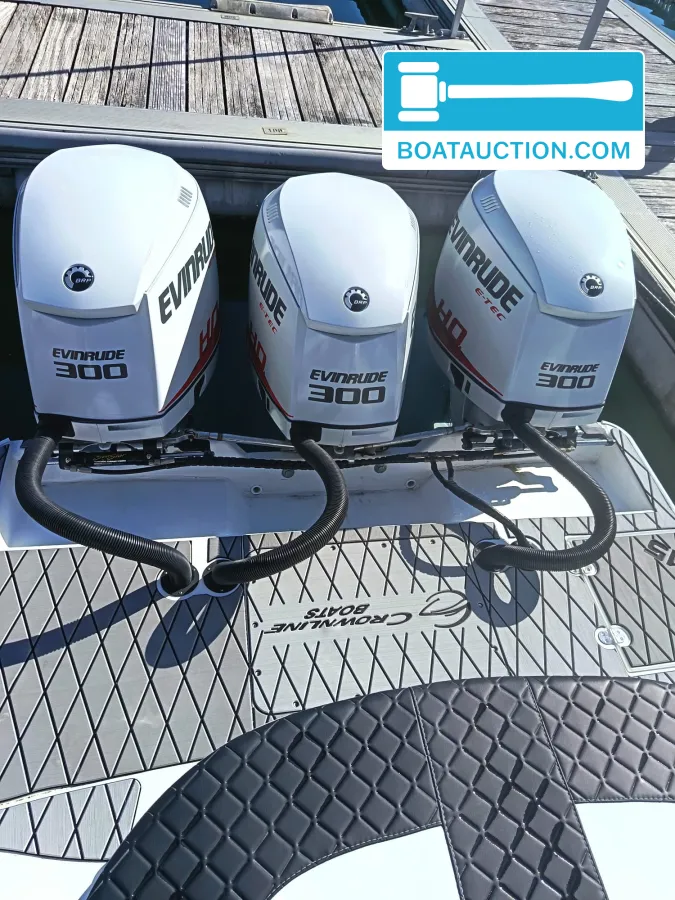 foto: 4 Crownline 315 SCR