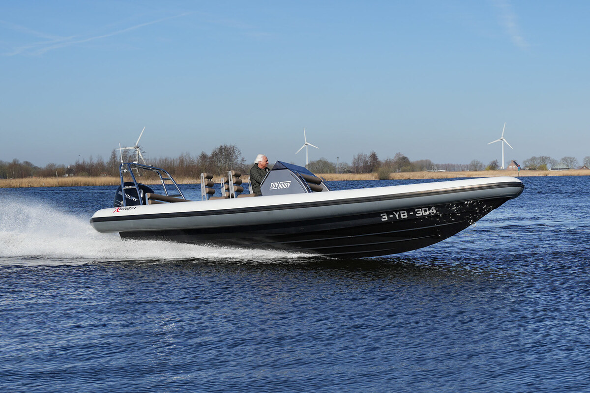 foto: 5 X-Craft R808