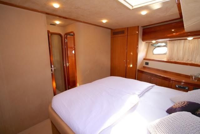 foto: 32 Ferretti  760