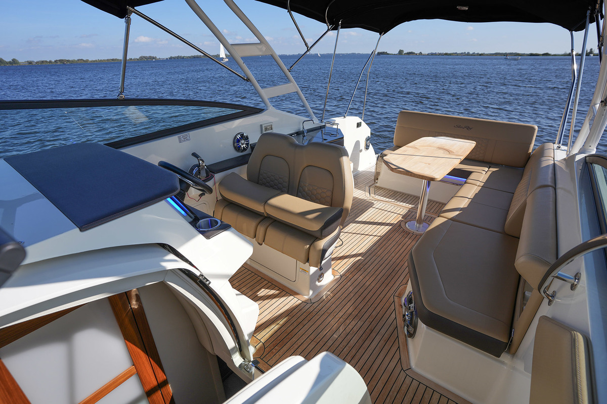 foto: 7 Sea Ray Sundancer 290