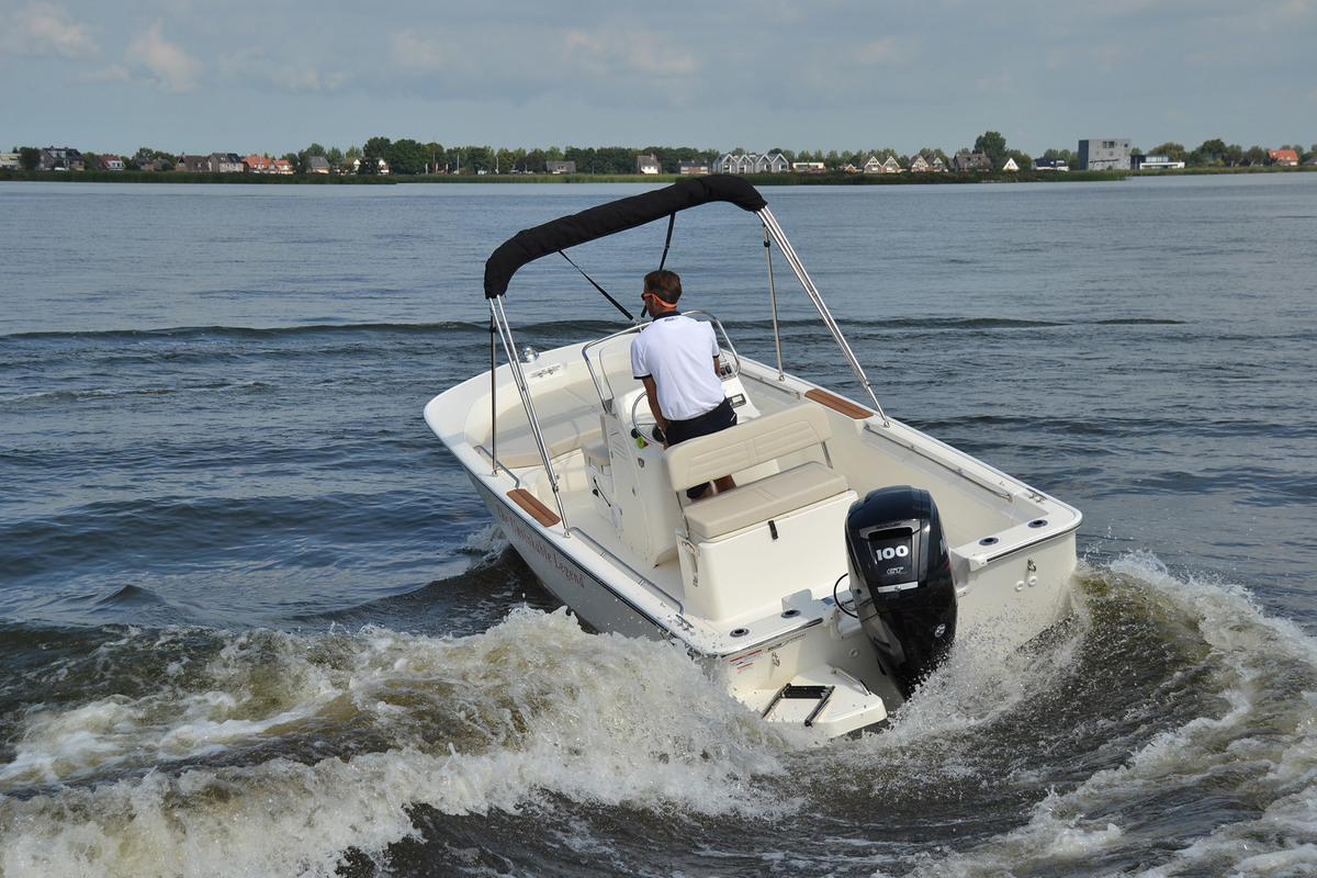 foto: 53 Boston Whaler 170 Montauk
