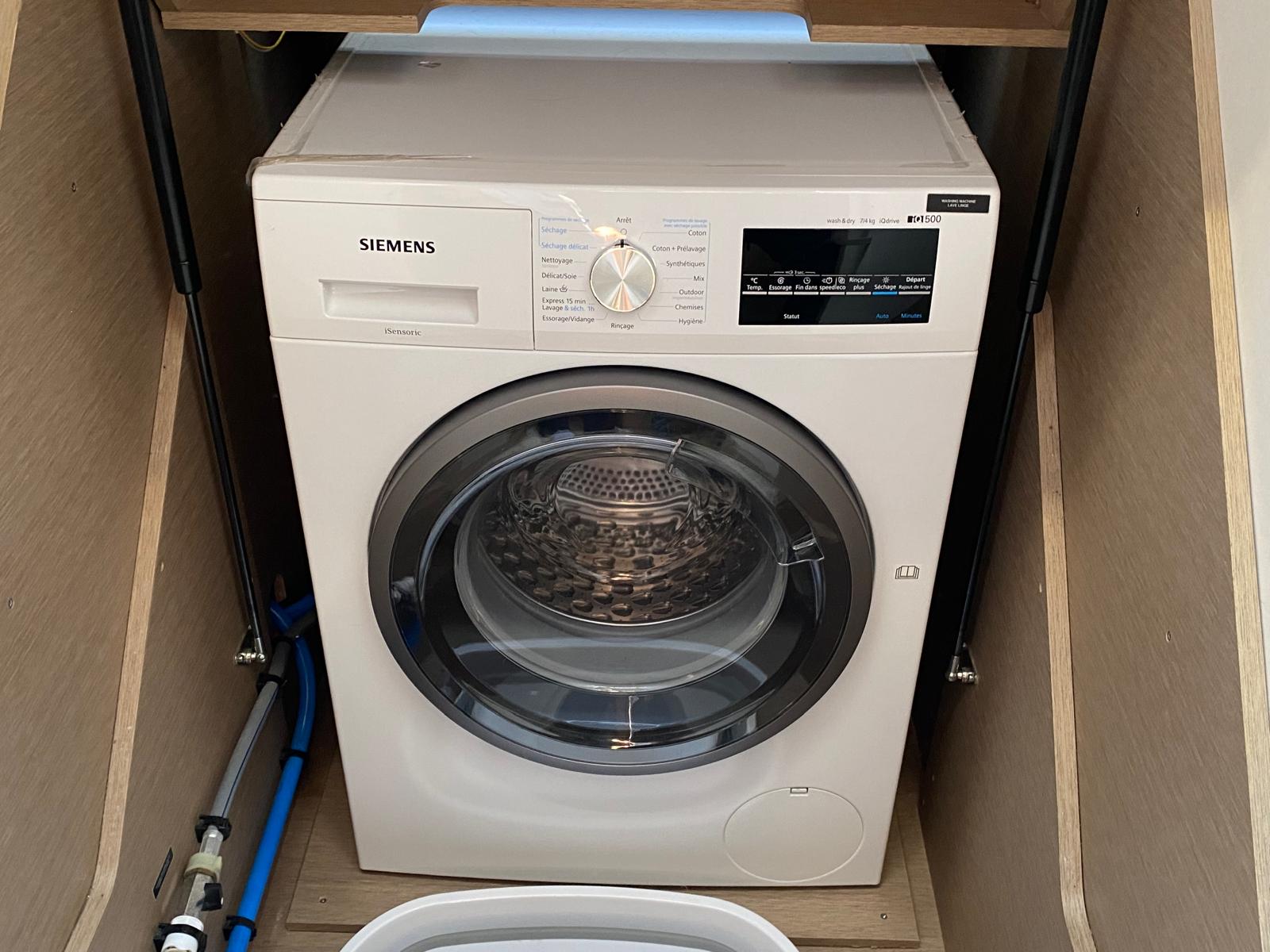 foto: 4 Prestige 590 Flybridge