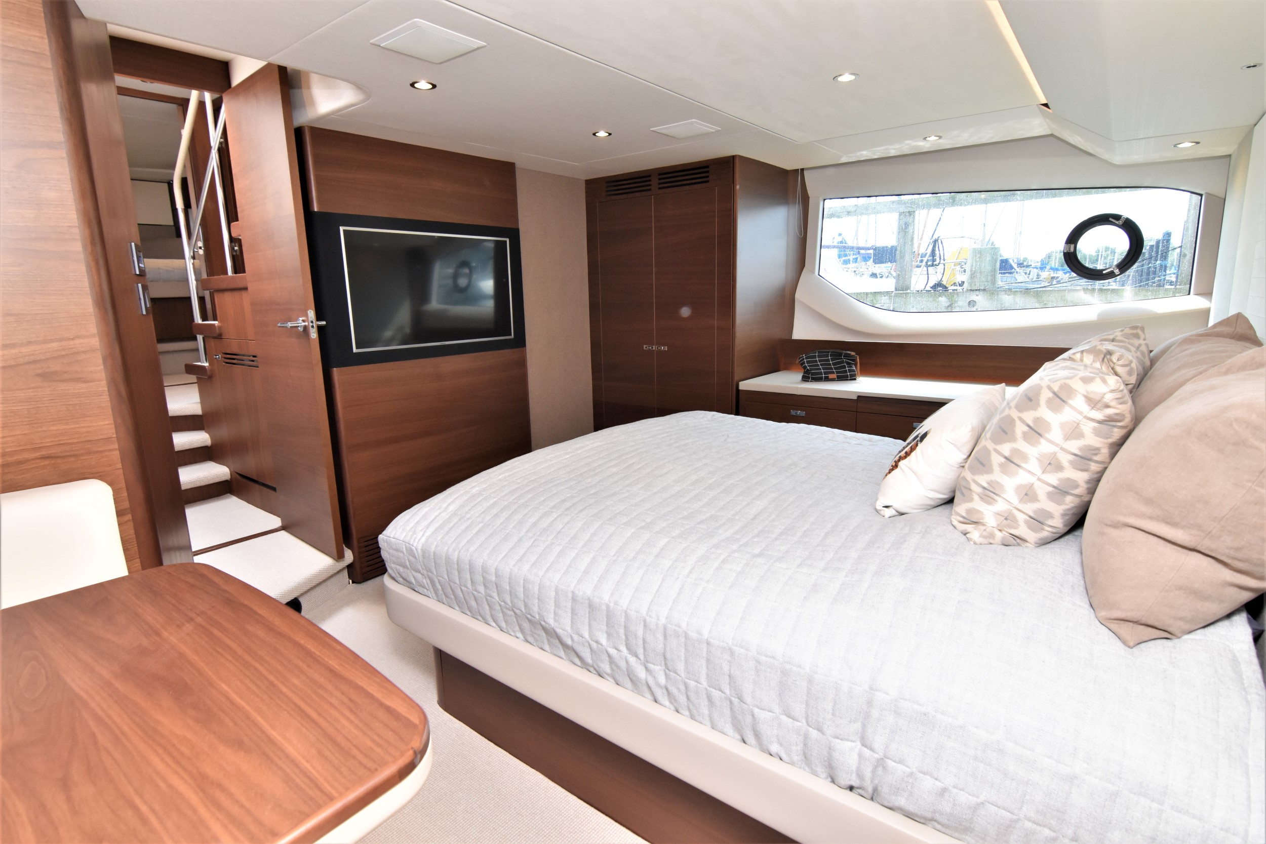 foto: 4 Princess  F55