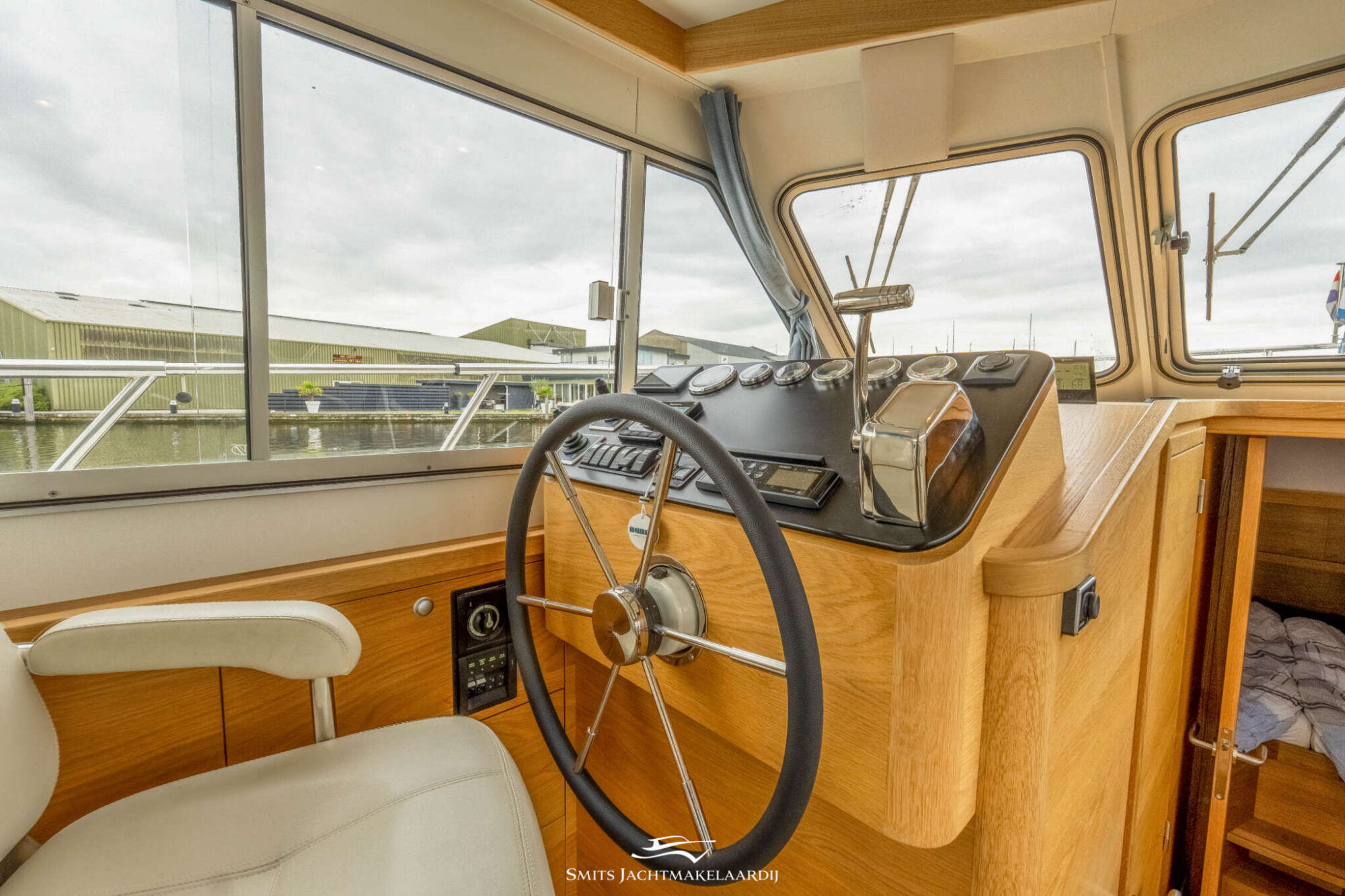 foto: 5 Vedette Vedette 33 Salon Comfort Line