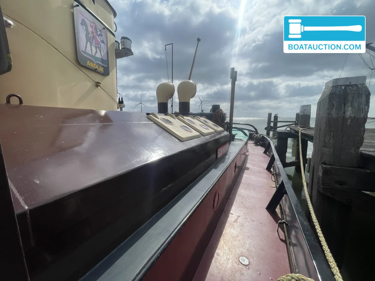 foto: 4 Sleepboot 2200