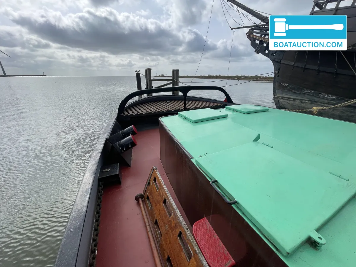 foto: 6 Sleepboot 2200