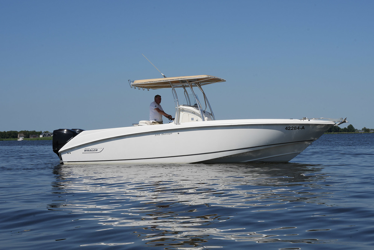 foto: 5 Boston Whaler 270 Outrage