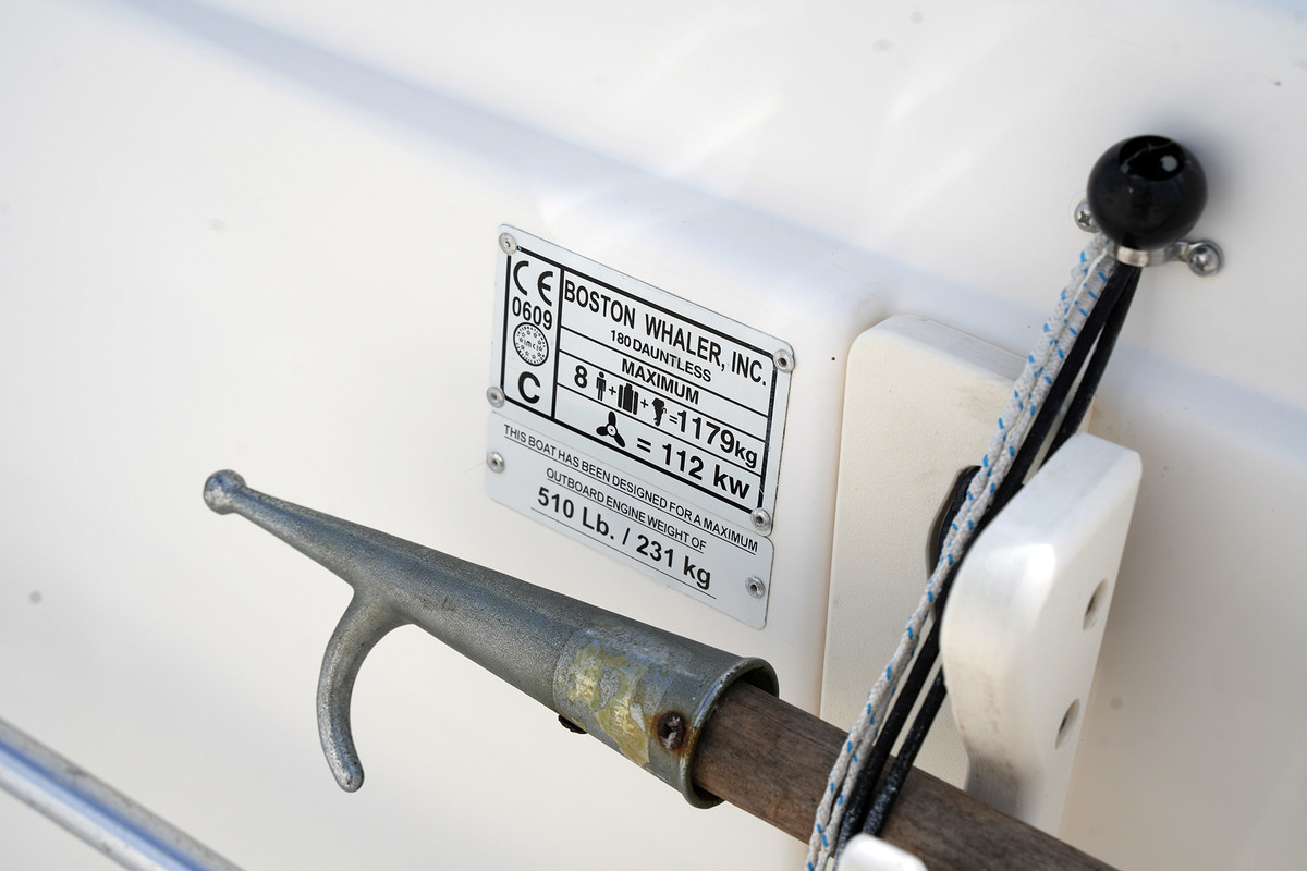foto: 6 Boston Whaler 180 Dauntless