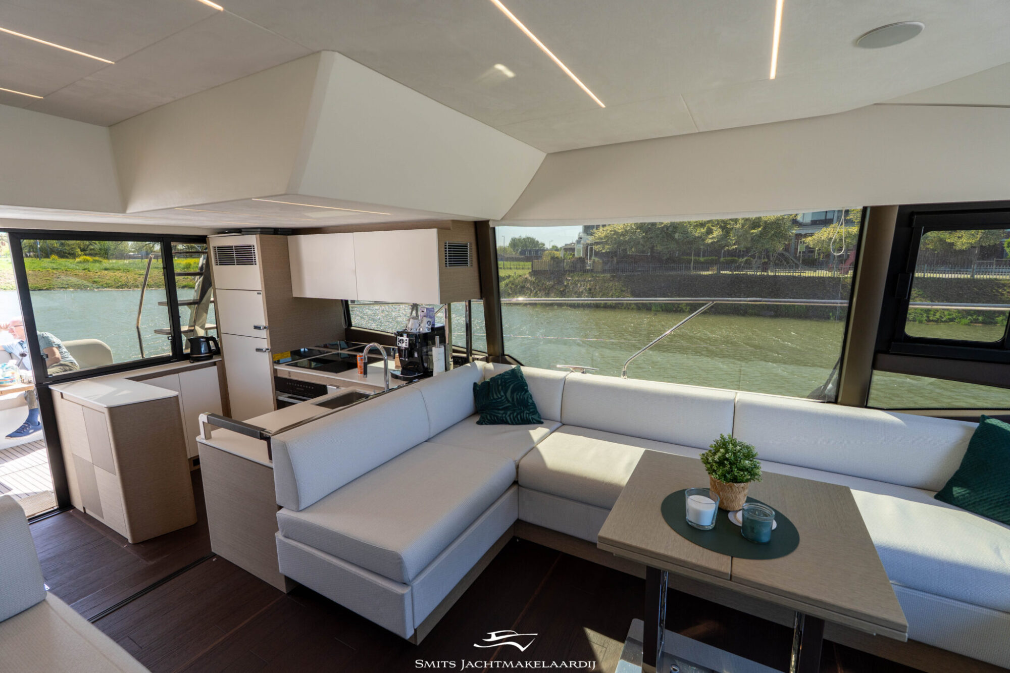foto: 5 Prestige Prestige 590 Flybridge