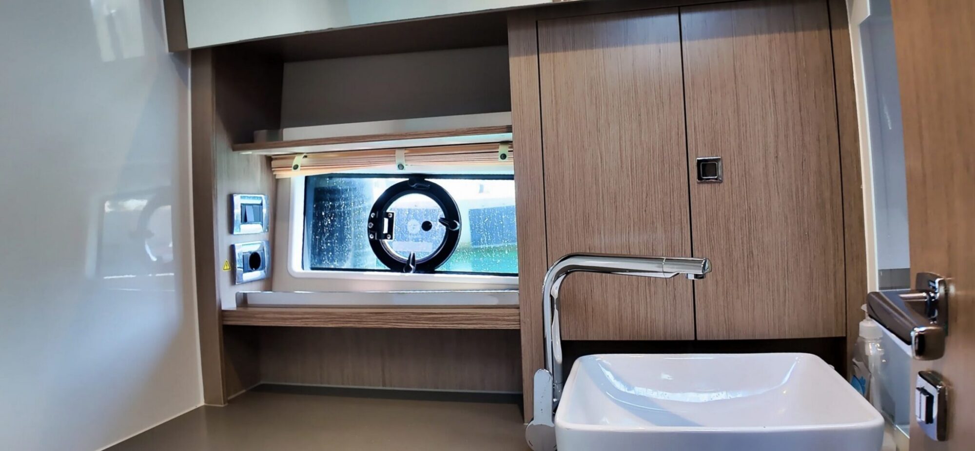 foto: 78 Sealine Sealine S335