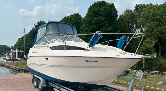 Bayliner   245