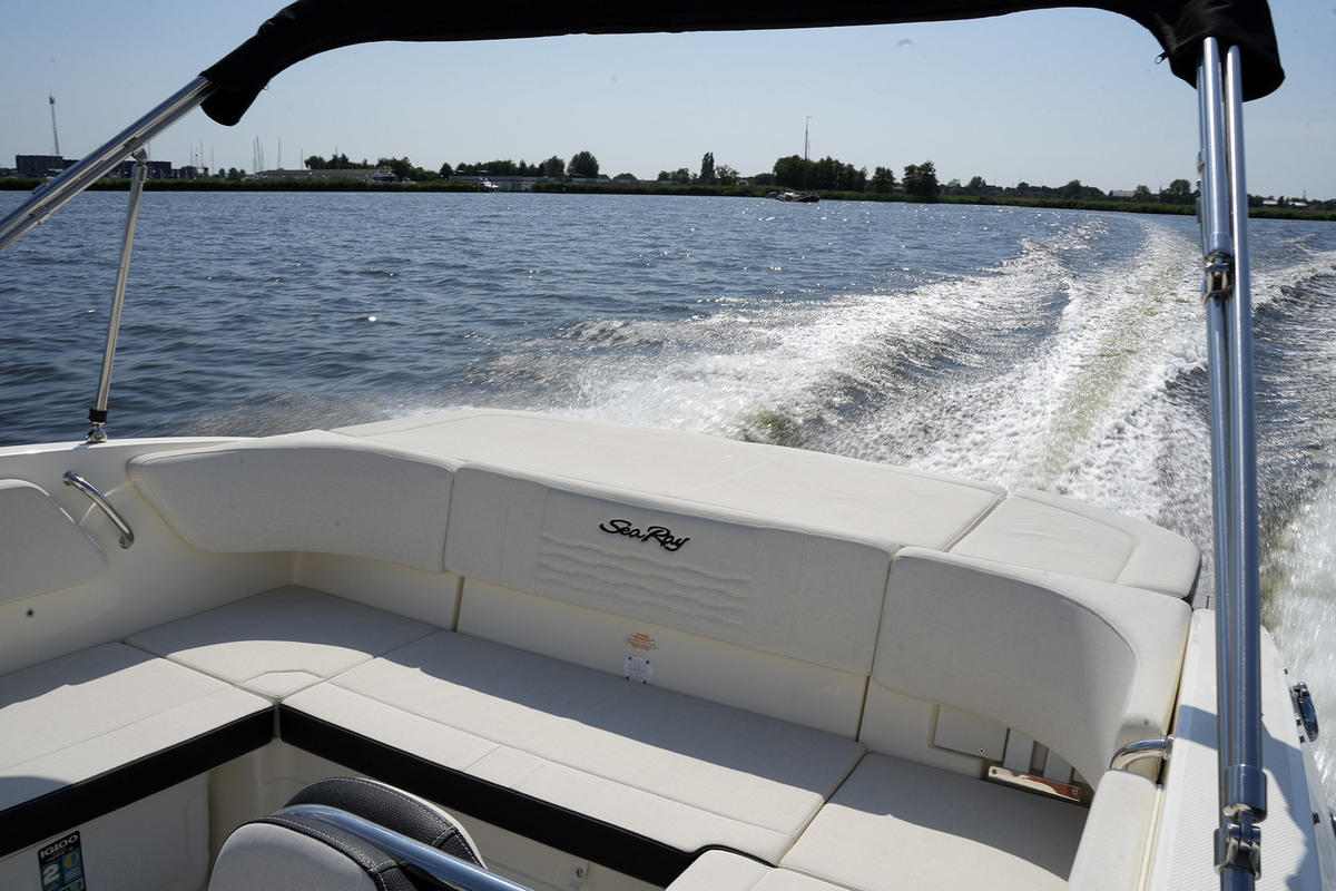 foto: 6 Sea Ray 210