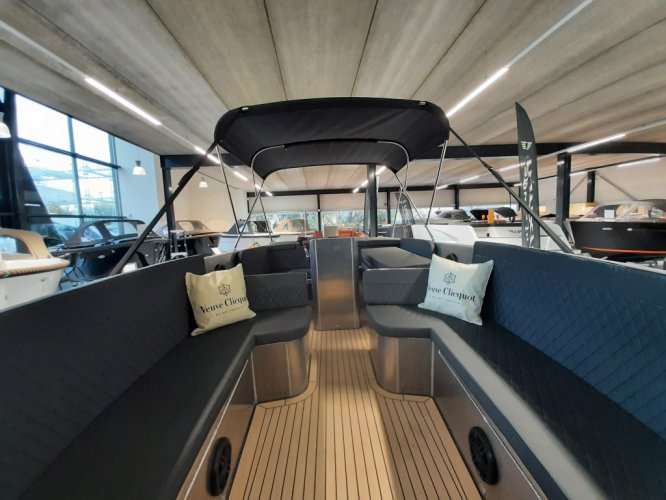 foto: 4 Luxury Alu Tender 65