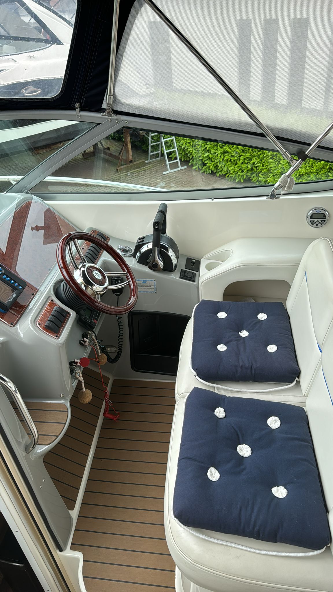 foto: 5 Bayliner  305
