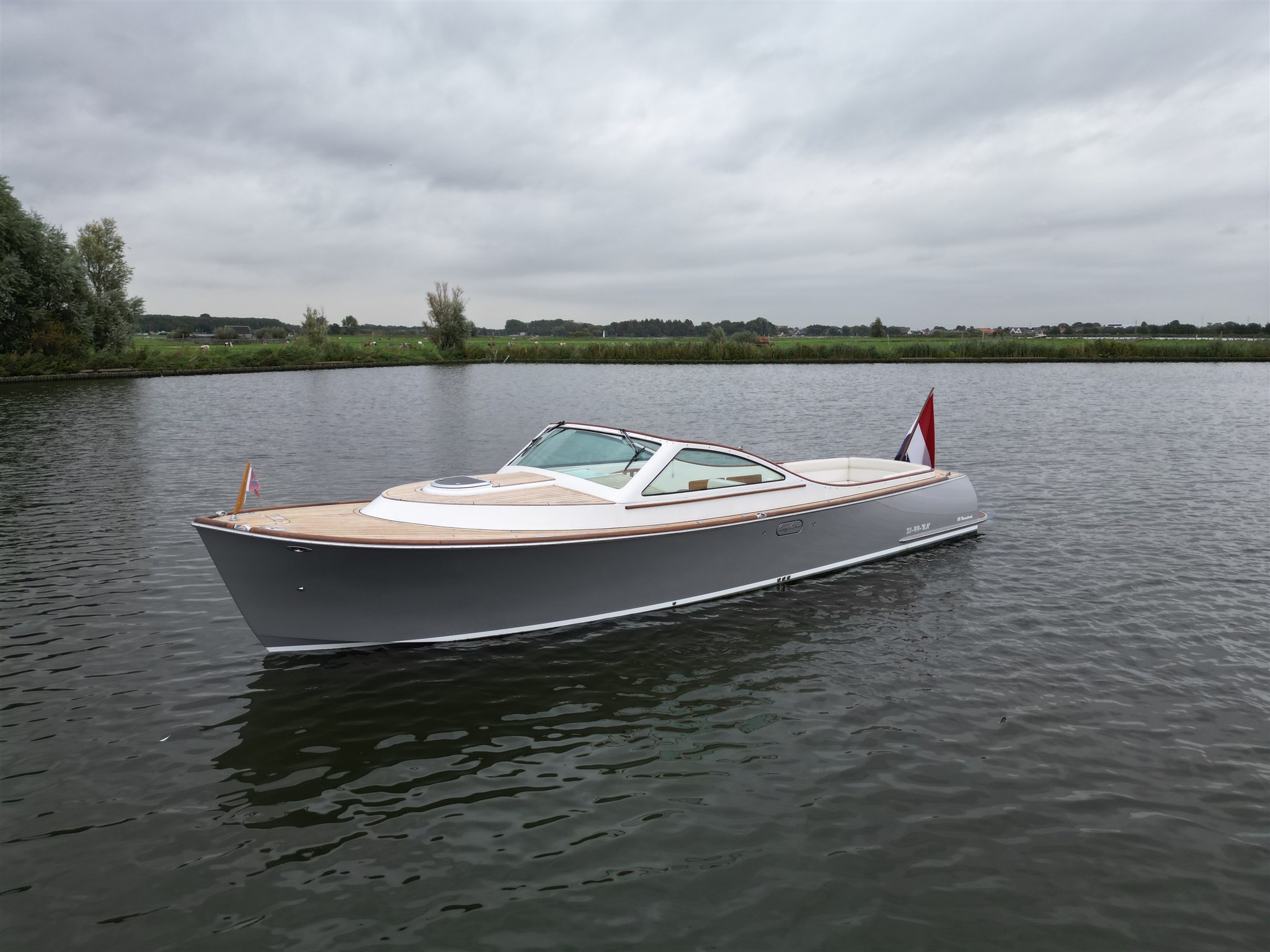 hoofdfoto: 1 Long Island 33 Runabout