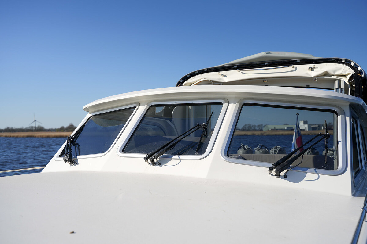 foto: 5 Linssen Grand Sturdy 410 AC Variotop met stabilisator