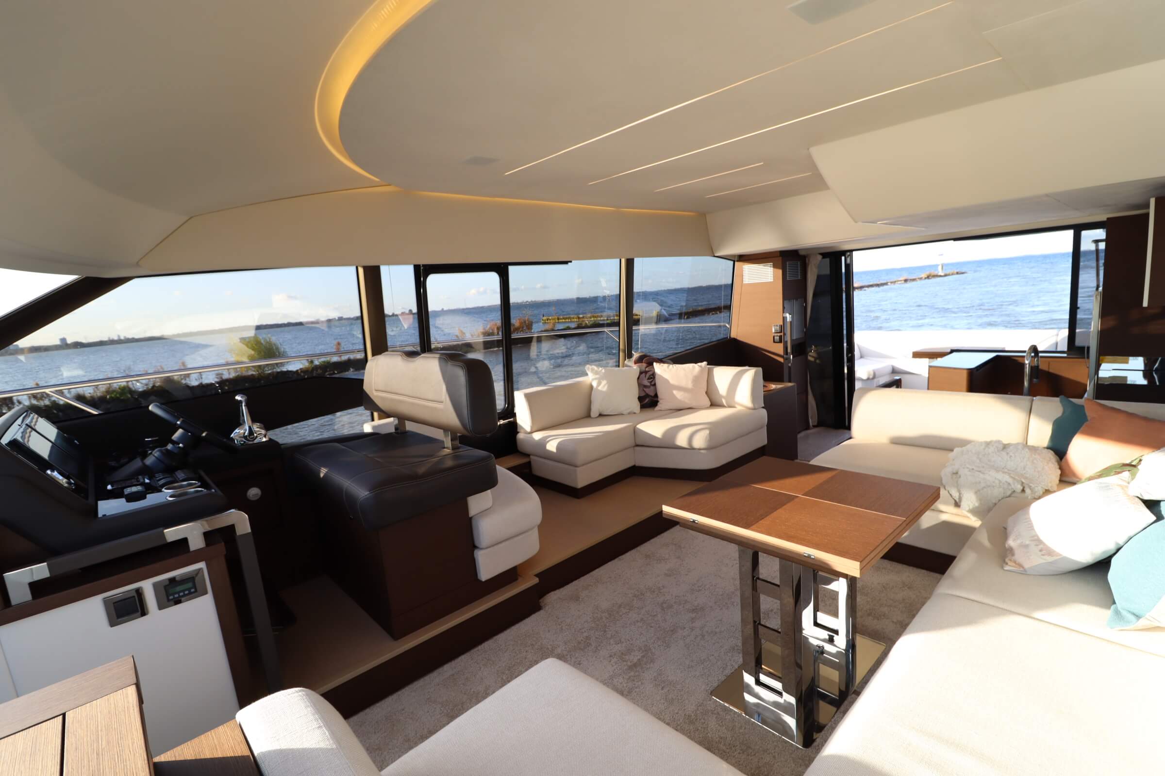 foto: 6 Prestige 590 flybridge #129